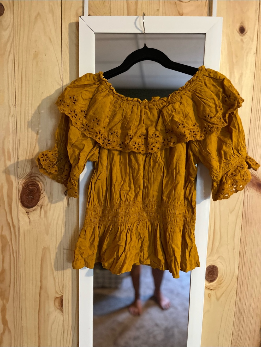 Universal Thread Boho Mustard Eyelet Ruffle Top NWT - Picture 3 of 5